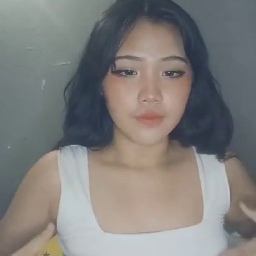 Dilapye Colmek Pake Batang Kosmetik