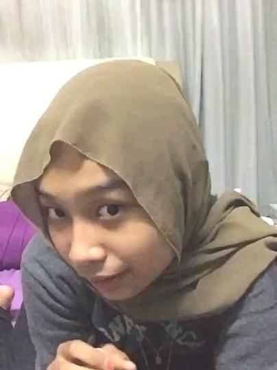 ABG Tudung Bugil Praktek Emut Dildo dan Omek
