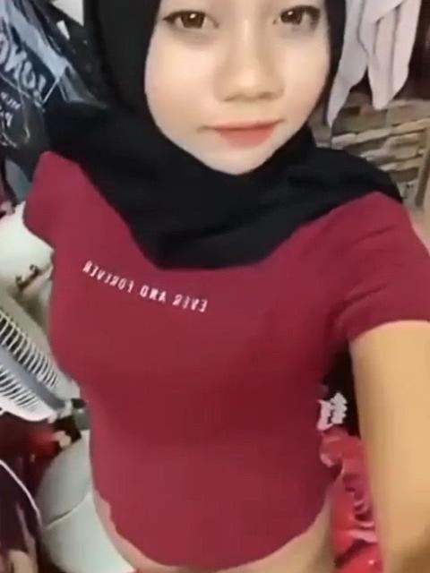 Abg Jilbab Baju Merah Narsis Tidak Pake CD Lanjut Ngewe