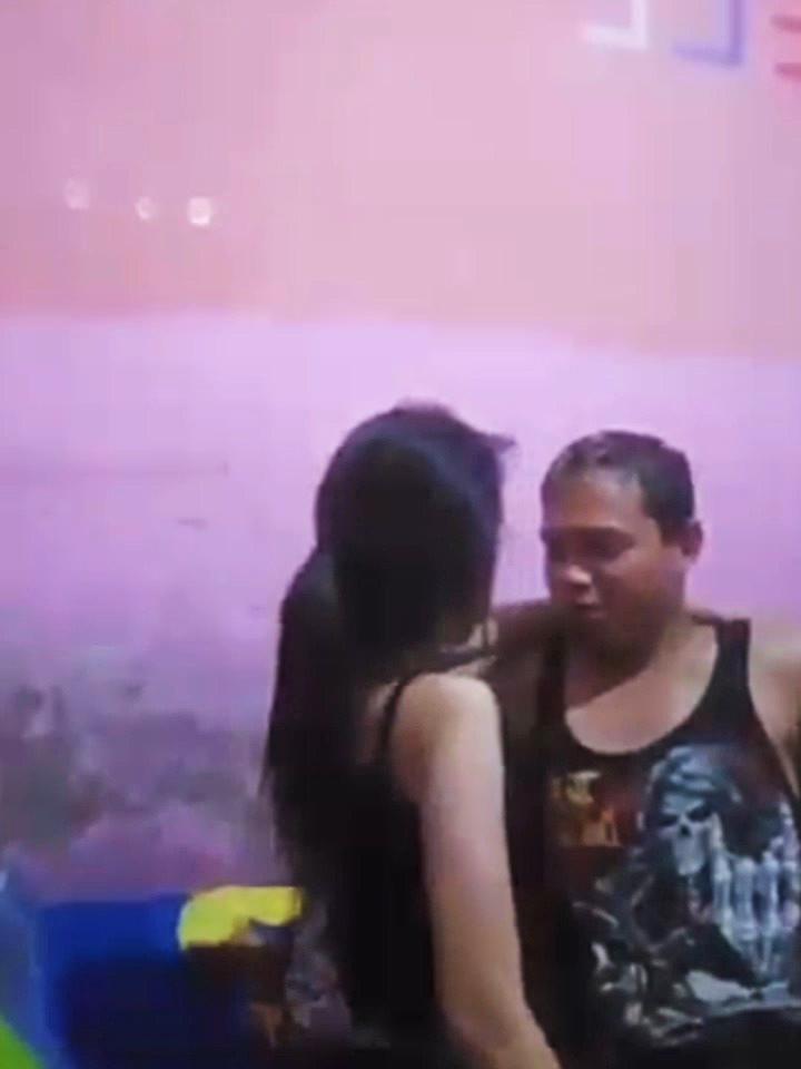 Alwi Dapat Cewek Baru Mulus Tubuhnya