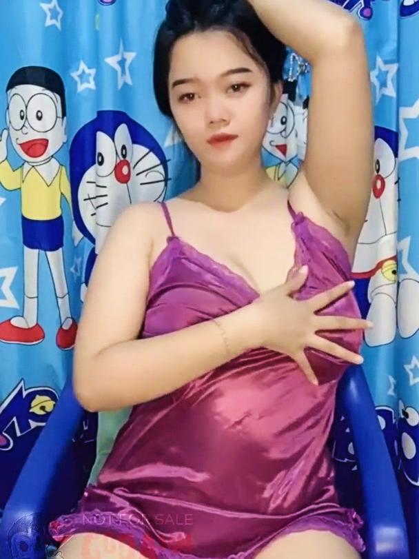 Amel Lingerie Remas Payudara Sangat Menawan