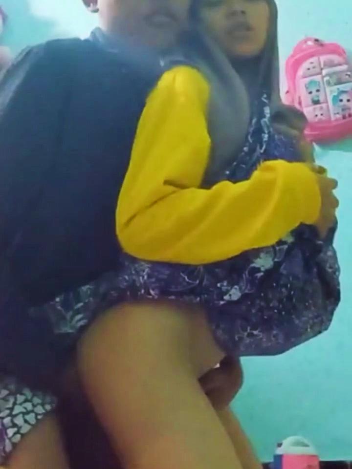 Baru Mulai Live Buka Bukaan Ketahuan Adiknya