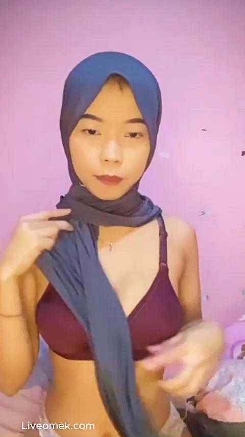 Cendy Semok Bodi Montok Sensual Desah Omek