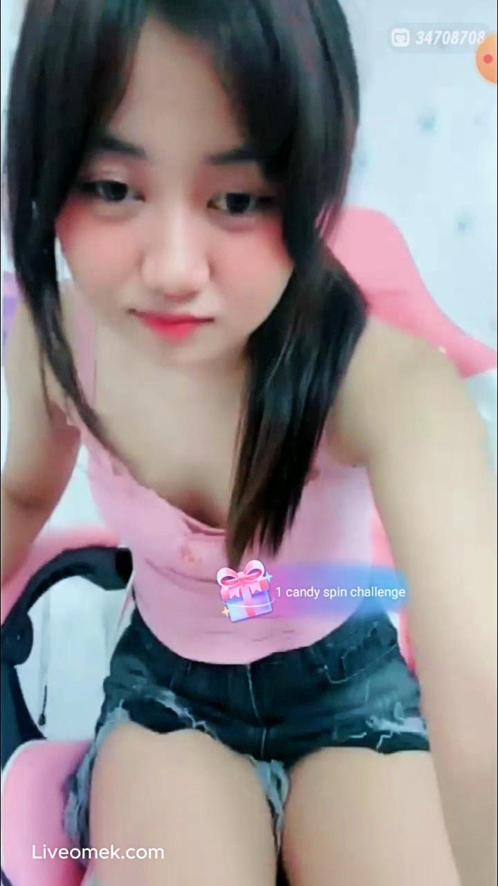 Cewek Kimcil Pamer Body Bahenol Endingnya Colmek