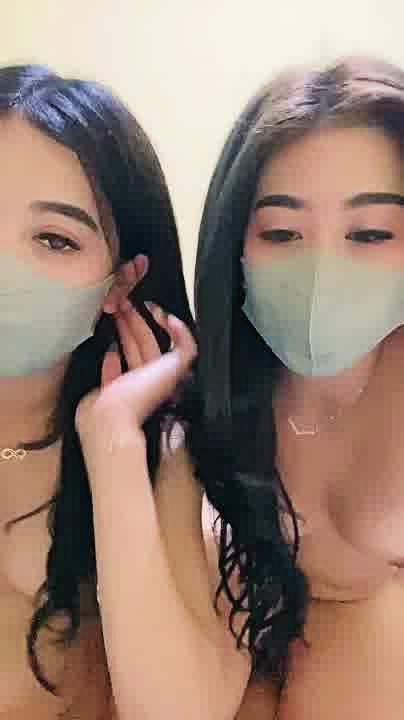 Dua Gadis Imut Omek Barbar Live Bugil