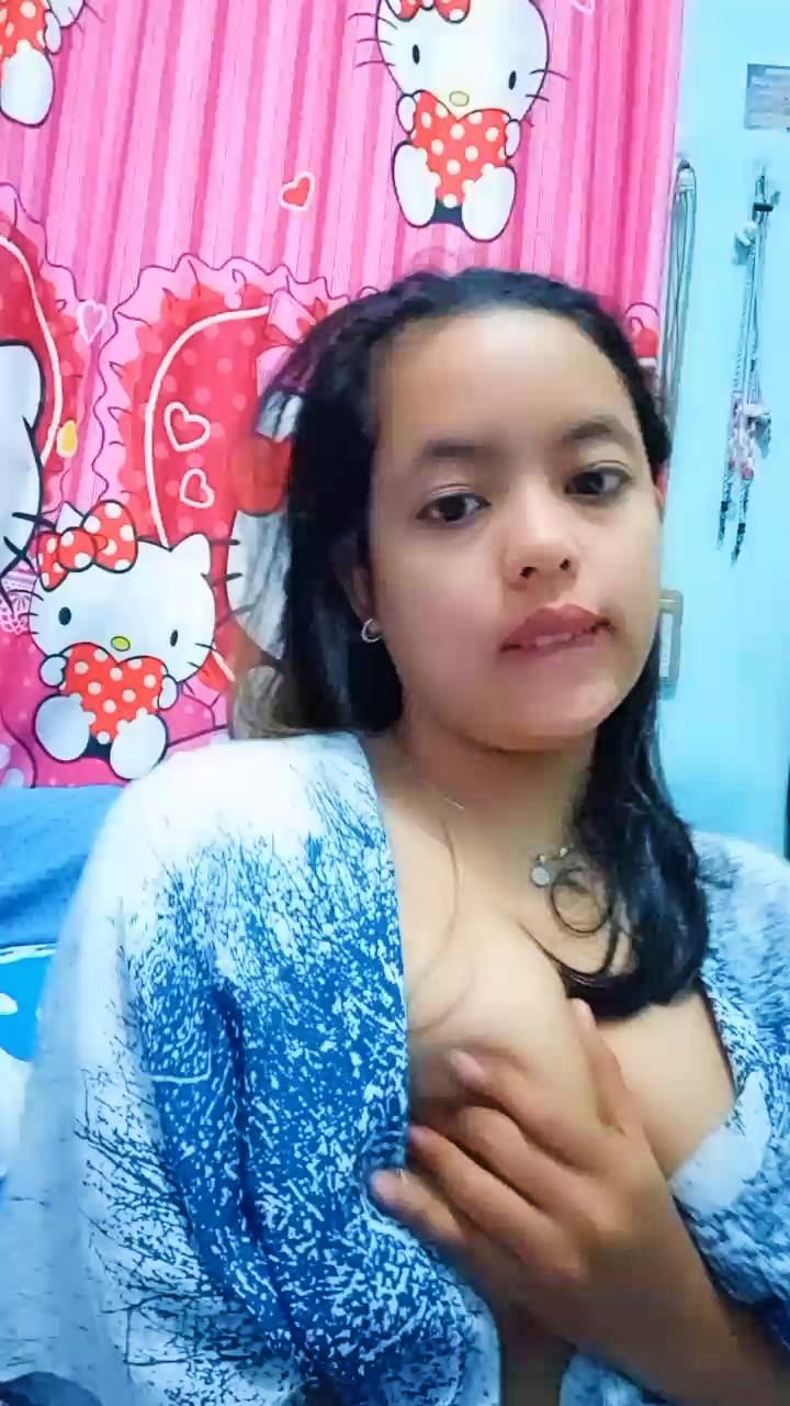 Gadis Manis MEYMEY Berkacamata Ngewe Crot