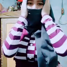 Aksi Nekad Cewe Jilbab Baju Belang Colmek