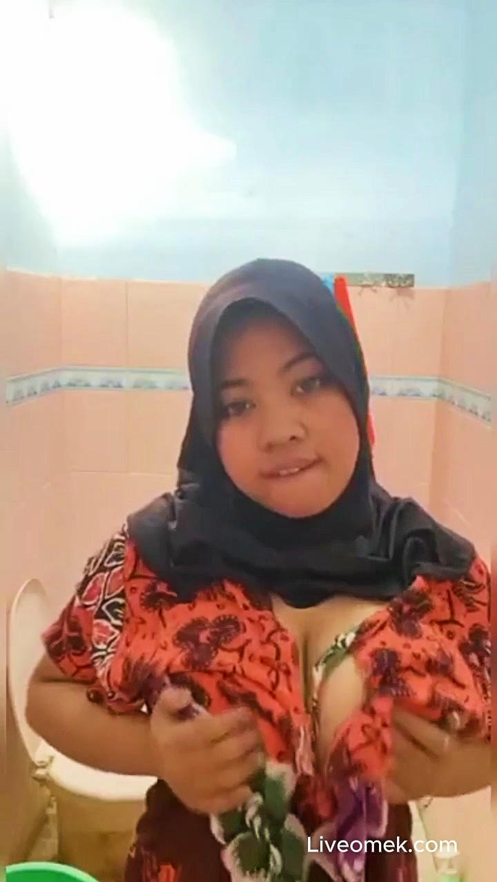 Hijab Toge Berdaster Omek Brutal Di Toilet