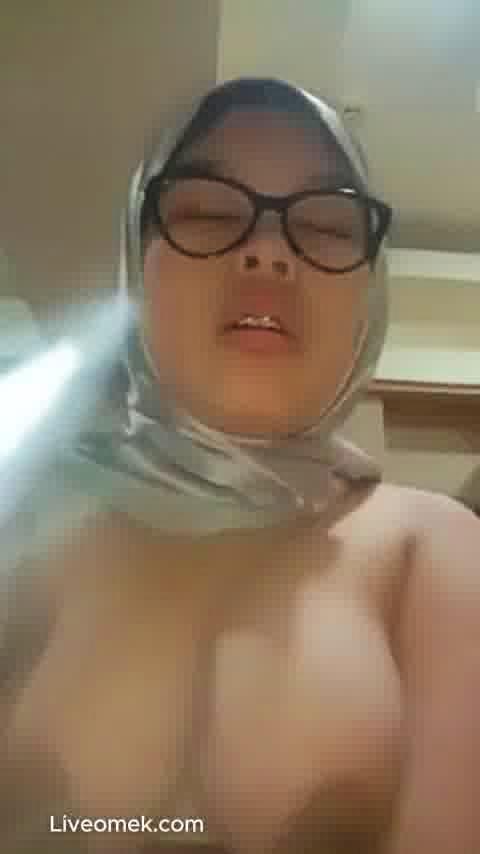 Jilbab Prank Tukang Servis TV