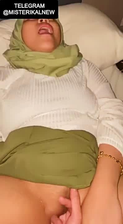 Kobel Memek Farhani Hijab Ijo