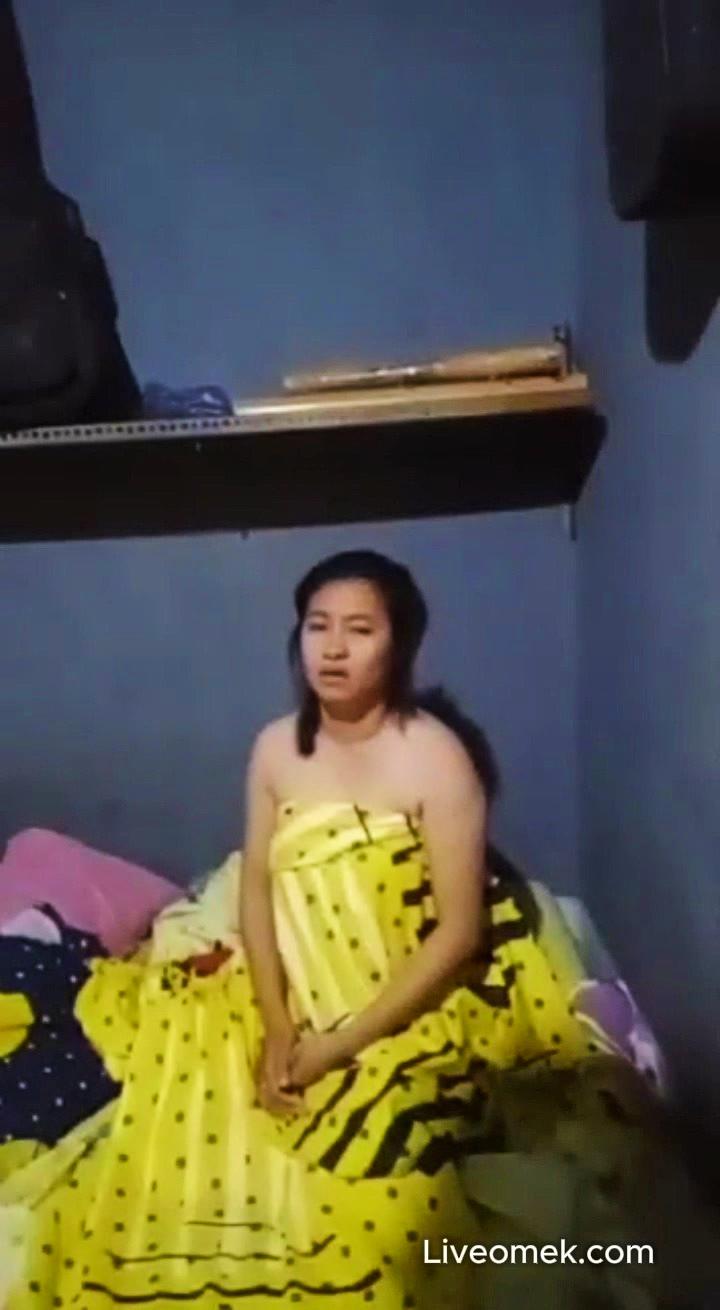 Menikmati Tubuh Ibu Tiri Tercinta