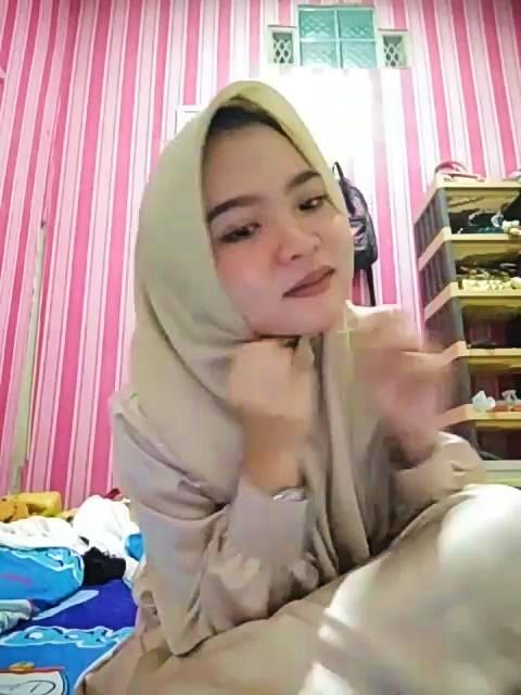 Nekat Live Ngewe Diluar Kontrakan Saat Malam Sepi