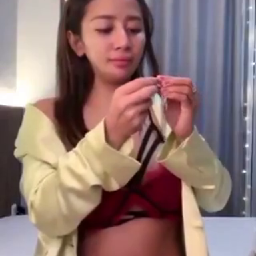 Hilda Bugil Toket Bulat Show