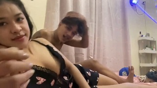 Remaja Berpadu Kasih Dalam Keheningan