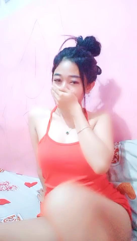 Si Cantik Baju Merah Live Bugil Pamer Memek