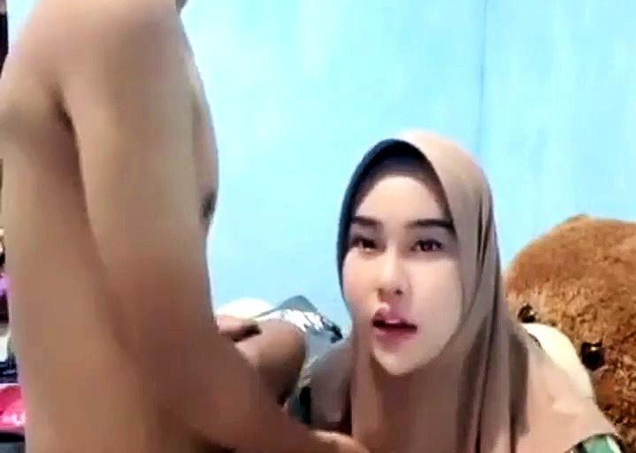 Tetangga Hijab Siap Jadi Pemuas Nafsu