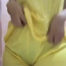Jilbab Baju Kuning Bugil Show Bodi Sempurna