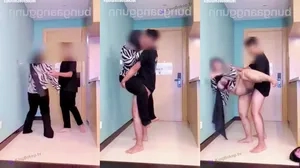 Ibu-Ibu Jilbab STW di Booking Brondong Muda
