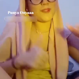 Ukhty Hijab Cantik Kacamata Colmek Desah