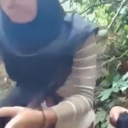 Lagi Viral Cewek Jilbab Hitam Mesum Di Hutan