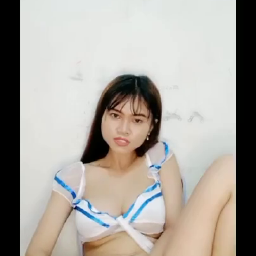 Nona Crystal Masukin Dildo Pink Perih Mekinya