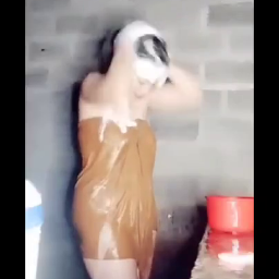 Imel Mandi Lanjut Colmek Pake Mentimun