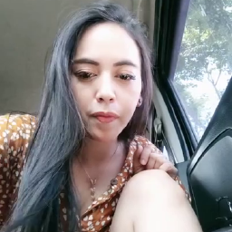 Reysa Omek Di Mobil dalam Perjalanan