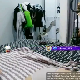 Laura Bugil Lekuk Tubuh Seksi Memukau